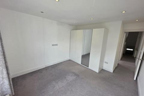 3 bedroom flat to rent, Coleraine Road, Wood Green, N8