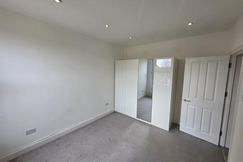 3 bedroom flat to rent, Coleraine Road, Wood Green, N8
