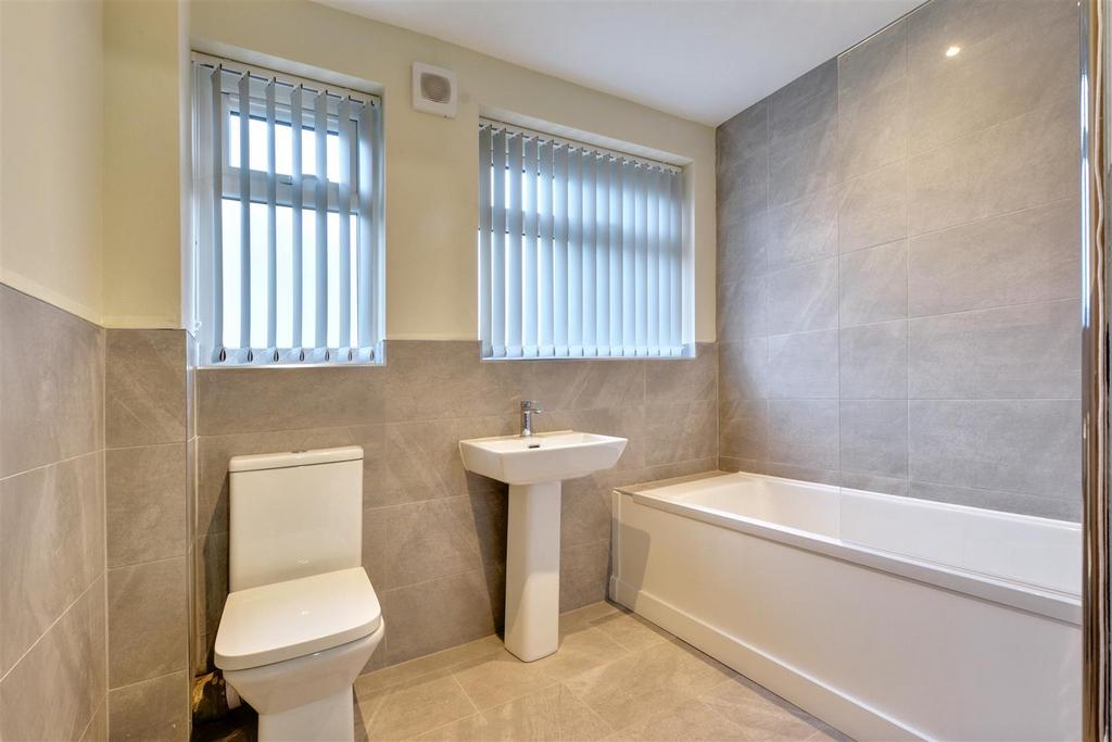 Bathroom 1.jpeg