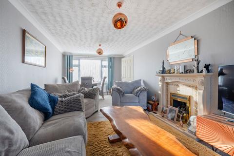 4 bedroom detached house for sale, Byron Way, Caister-On-Sea