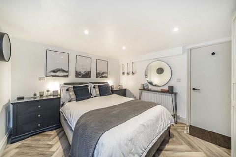 2 bedroom maisonette for sale, Waterloo Road, London SE1