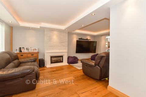 3 bedroom semi-detached house for sale, Benhams Drive, Horley RH6