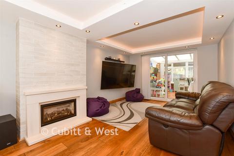 3 bedroom semi-detached house for sale, Benhams Drive, Horley RH6