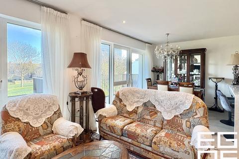 1 bedroom apartment to rent, Holland House, London W6