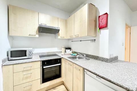 Studio to rent, W10