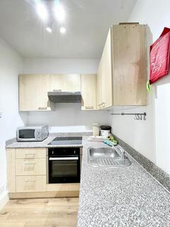Studio to rent, W10