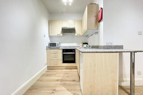 Studio to rent, W10