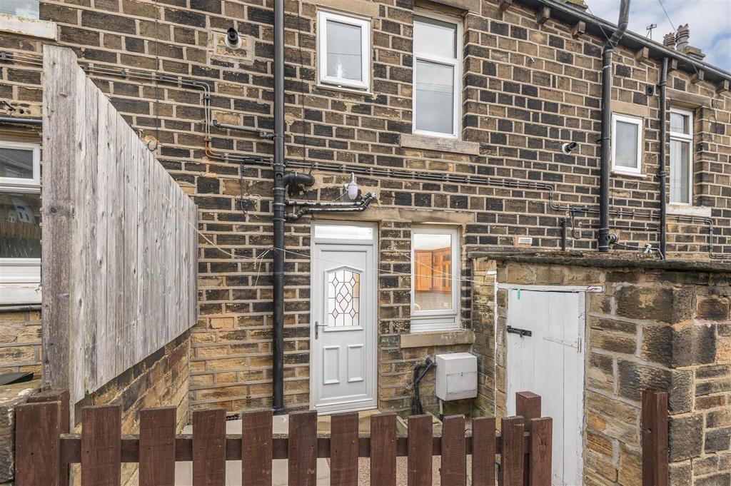 15 - 10 John Street HX4 8 AR.jpg