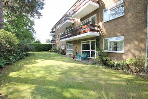 2 bedroom apartment to rent, Oakdene Court, Walton-on-Thames KT12