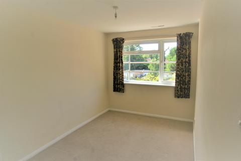2 bedroom apartment to rent, Oakdene Court, Walton-on-Thames KT12