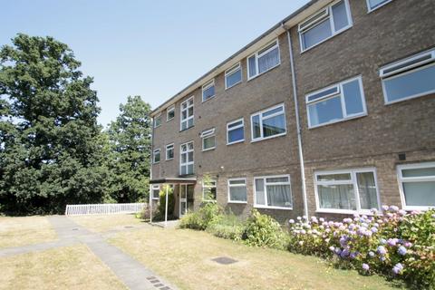 2 bedroom apartment to rent, Oakdene Court, Walton-on-Thames KT12