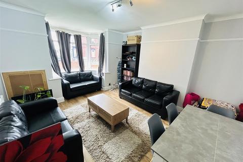 Winston Mount, Headingley, Leeds, LS6 3JY