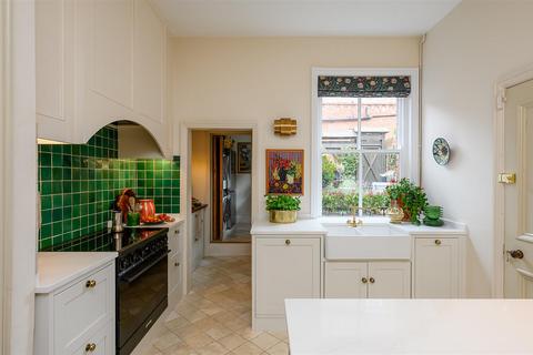 4 bedroom townhouse for sale, Albemarle Road, York YO23 1EN