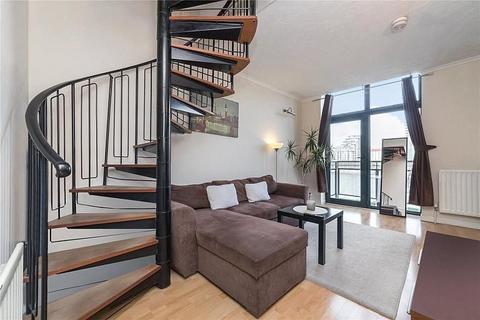 3 bedroom duplex for sale, De Quincey Mews, London E16