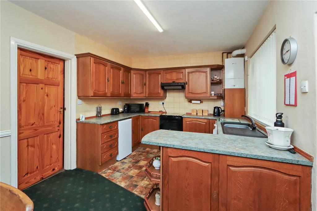 Kitchen Diner Pic 3