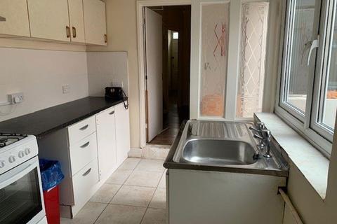undefined, Leopold St