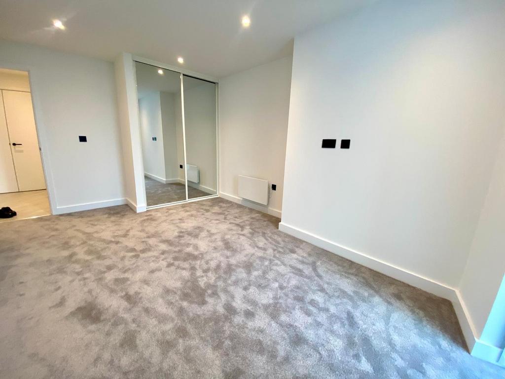 Bedroom 1 (2)