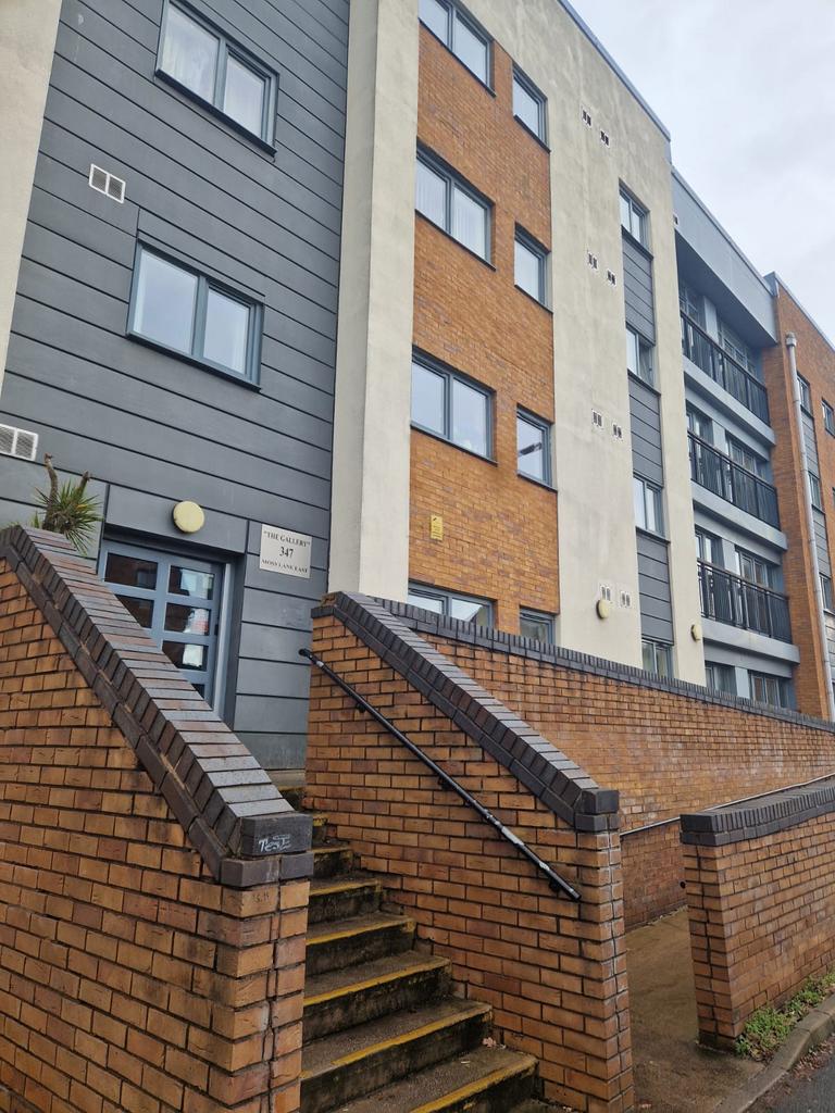 3 bed flat to rent Moss Lane East, Manchester M14