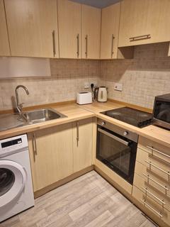 3 bedroom flat to rent, Moss lane east, manchester M14