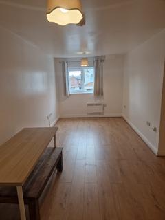3 bedroom flat to rent, Moss lane east, manchester M14