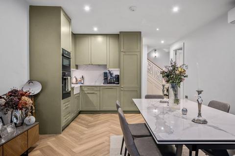 2 bedroom flat to rent, Earls court, Earls Court, London, SW5