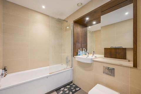 undefined, Maine Tower, E14, Canary Wharf, London, E14