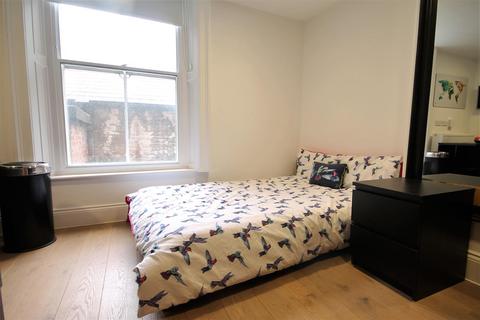 Studio to rent, The Bruce Building, City Centre