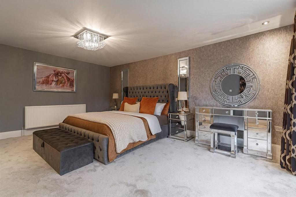 Main bedroom 2.jpg