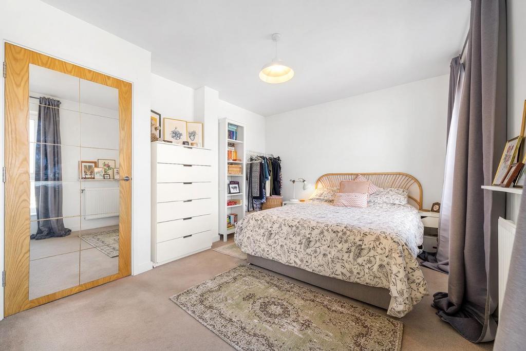 Bedroom (3).JPG