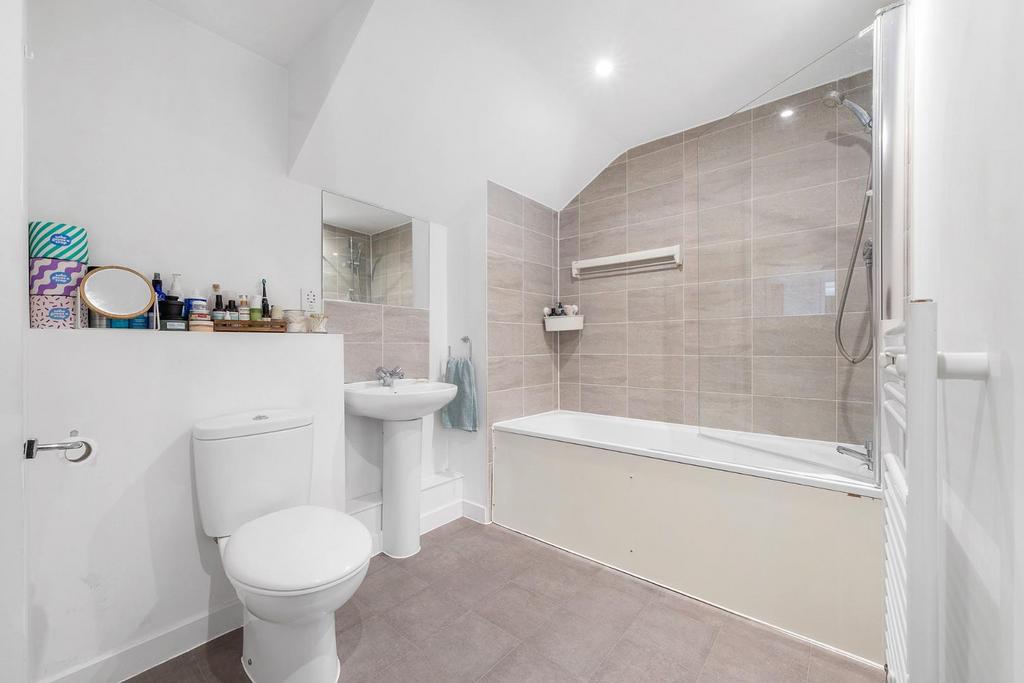 Bathroom.JPG