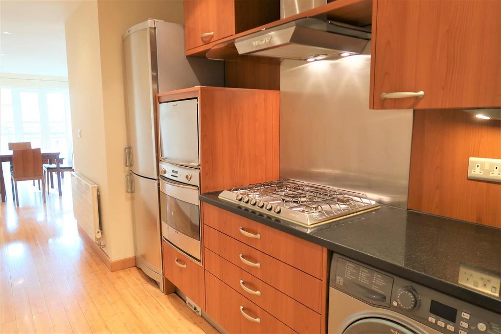 Kitchen (2).JPG