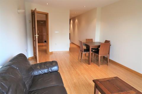 2 bedroom house to rent, Magretian Place, Cardiff CF10