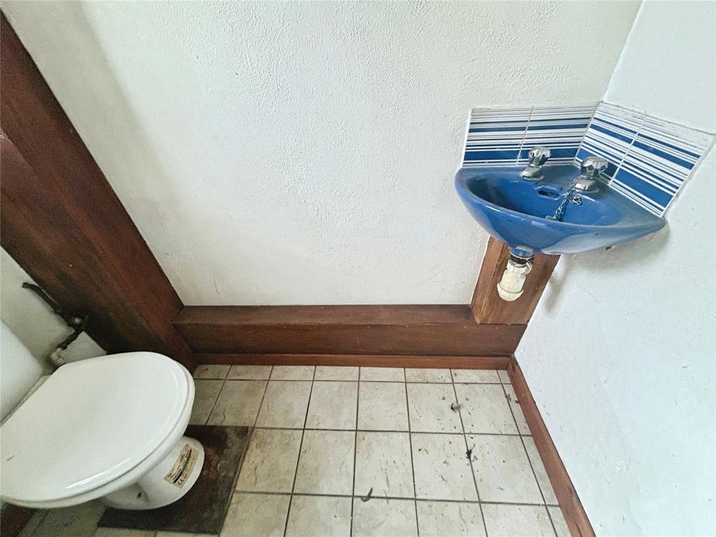 Cloakroom/Wc