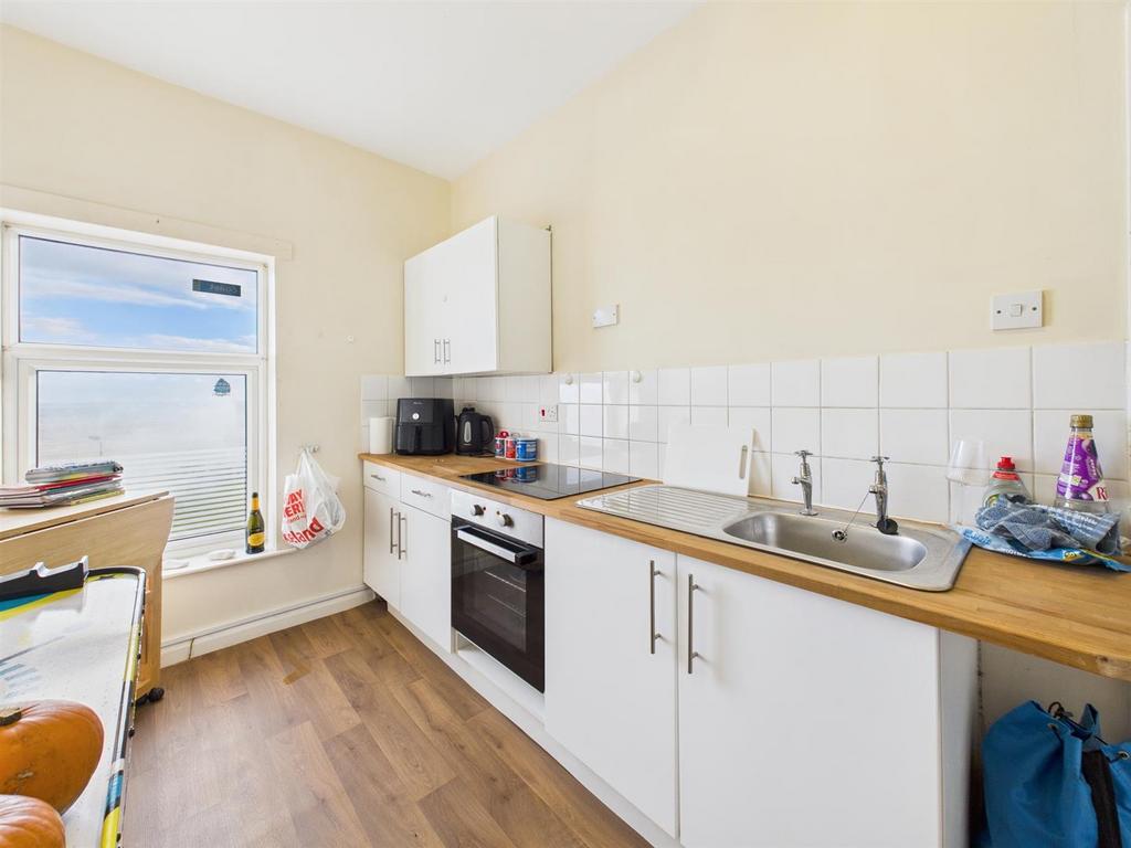 Kitchen: