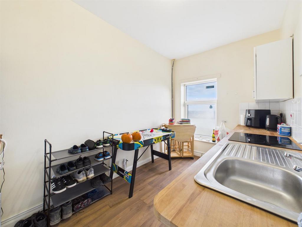 Kitchen: