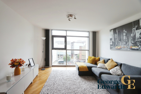1 bedroom apartment for sale, Apartment in Altolusso, Bute Terrace, CF10 2FF.