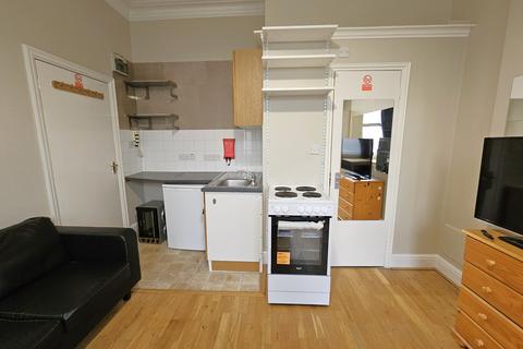 Studio to rent, Brondesbury Park, Willesden Green/Brondesbury Park NW2