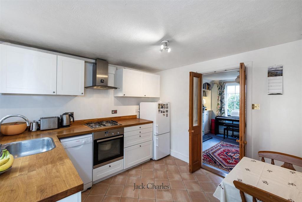 10 Rose St, TN9 2 BN 007.jpg