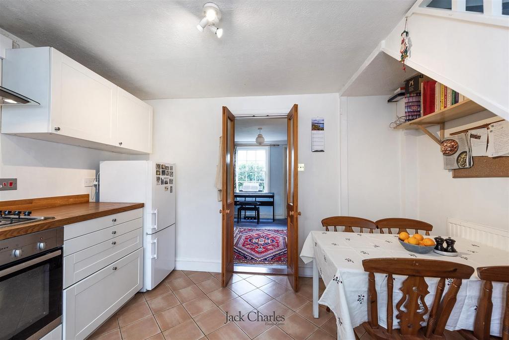 10 Rose St, TN9 2 BN 008.jpg