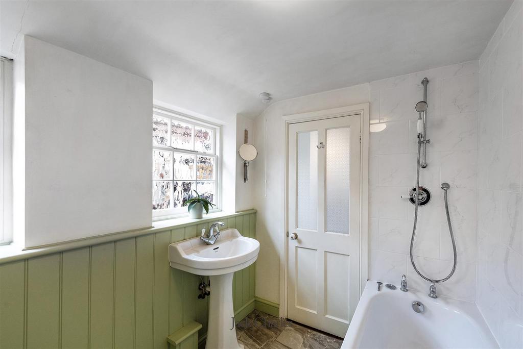 10 Rose St, TN9 2 BN 010.jpg