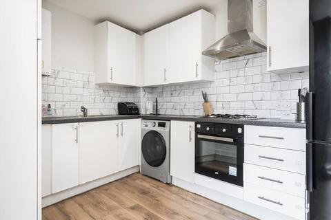 2 bedroom flat to rent, Taylor Place, London E3