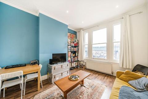2 bedroom flat to rent, Cambridge Heath Road, London E2