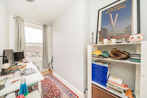 2 bedroom flat to rent, Cambridge Heath Road, London E2