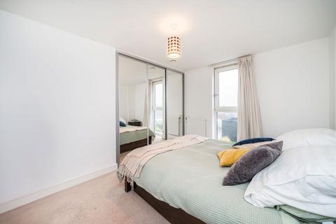 2 bedroom flat to rent, Roseberry Place, London E8