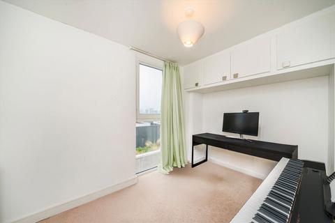 2 bedroom flat to rent, Roseberry Place, London E8