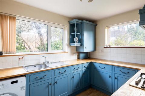 2 bedroom flat for sale, Ground floor flat with private garden on Appledore Gardens, Lindfield