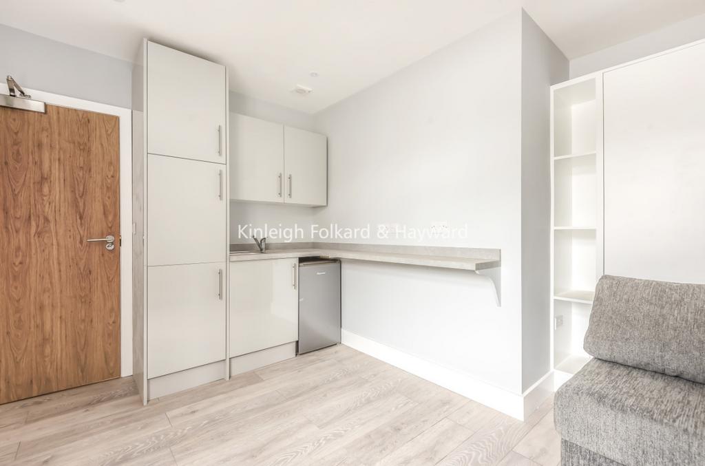 Room 2 - £900..