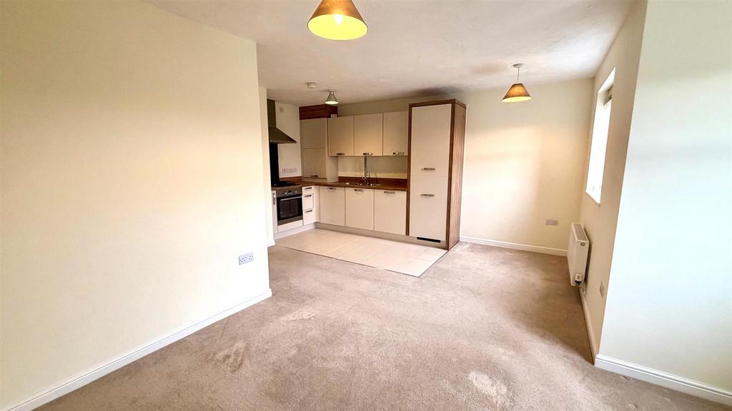 Open plan lounge/dining/kitchen