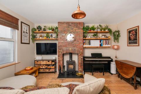 2 bedroom end of terrace house for sale, Montgomery Street, Victoria Park