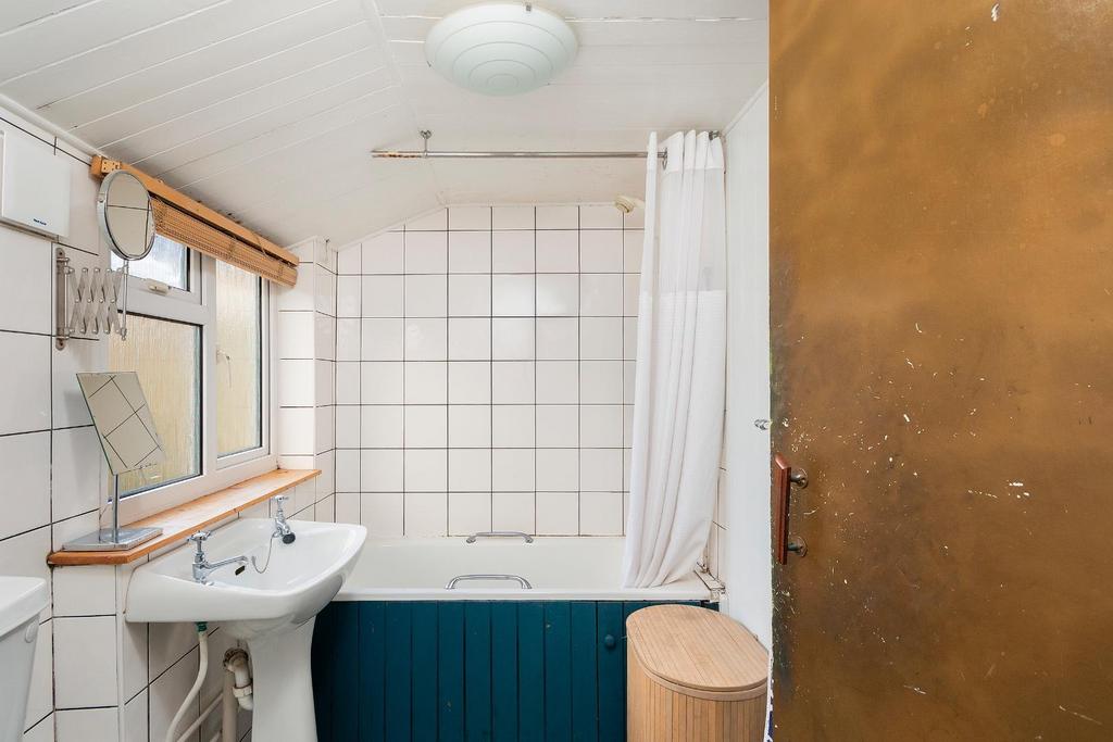 0 M2 SVP - Bathroom C.jpg